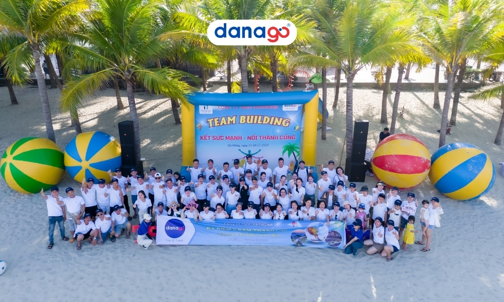 Teambuilding at My Khe beach Teambuilding at My Khe beach